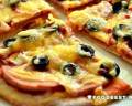 Фото рецепт. Пицца с крабовыми палочками и маслинами