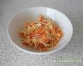 Простой салат из белокочанной капусты и моркови